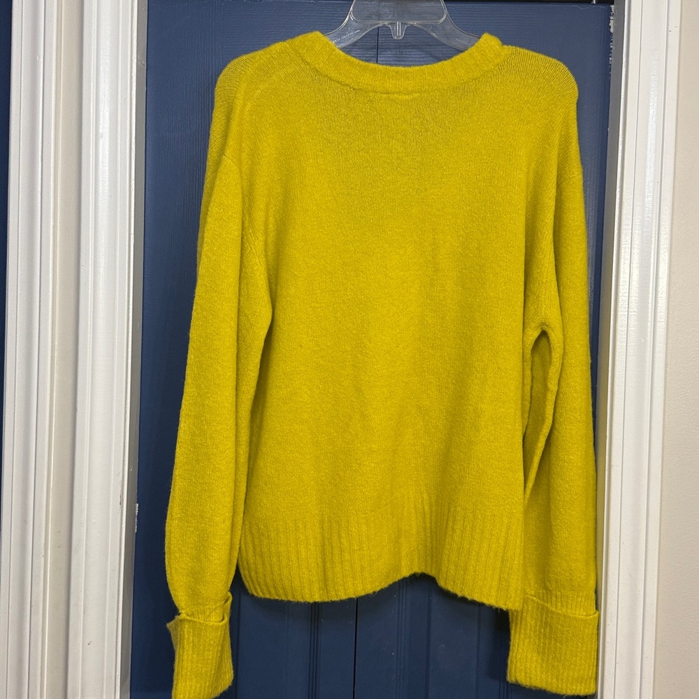 Elan Classic Mustard Wool Blend V-Neck Sweater Size Medium - Picture 6 of 6
